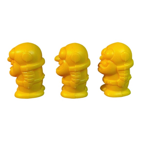 KooKooNauts Game Milton Bradley 3X YELLOW Astronaut Replacement Pieces 1995 RARE - Picture 4 of 4
